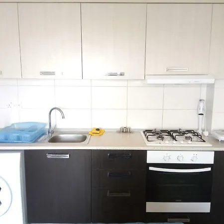 Long Beach Holiday Apartamento Trikomo