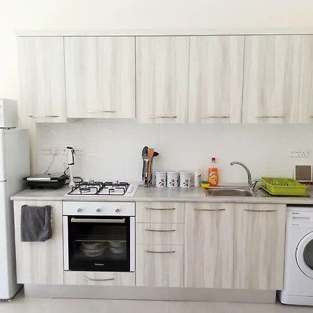 Apartamento Long Beach Holiday Trikomo