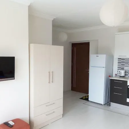 Long Beach Holiday Apartamento Trikomo