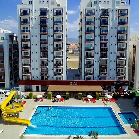 Long Beach Holiday * Trikomo